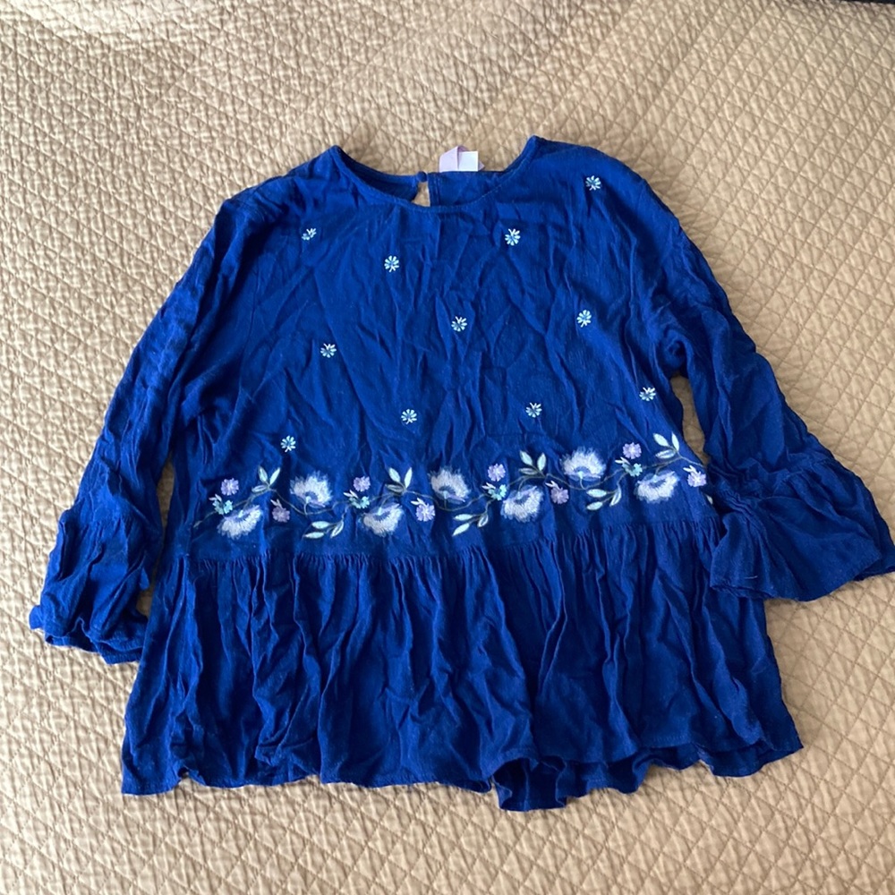 Alya (Francesca's) Blue Floral Blouse.  Size Medium.